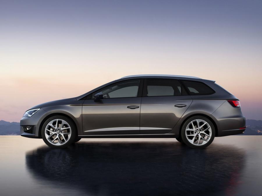  Seat Leon ST FR 2013 года  (фото 2 из 18)